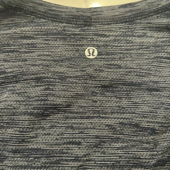 Lululemon. Men’s blue and gray, long sleeved, shirt. Great condition. - Picture 4 of 4